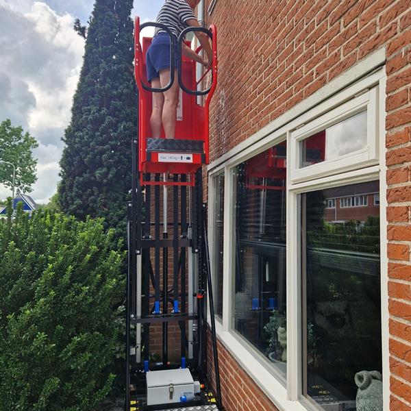 Verhuurvloot uitgebreid met compacte hoogwerkers en elektrische rolsteigerlift